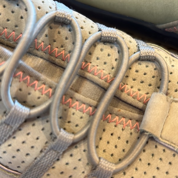 Women’s winter shoes size 6, leather upper and rubber soles.Very good condition. - Picture 6 of 6